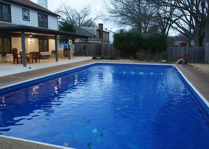 Stylish 4Br Prime Location Close To All!