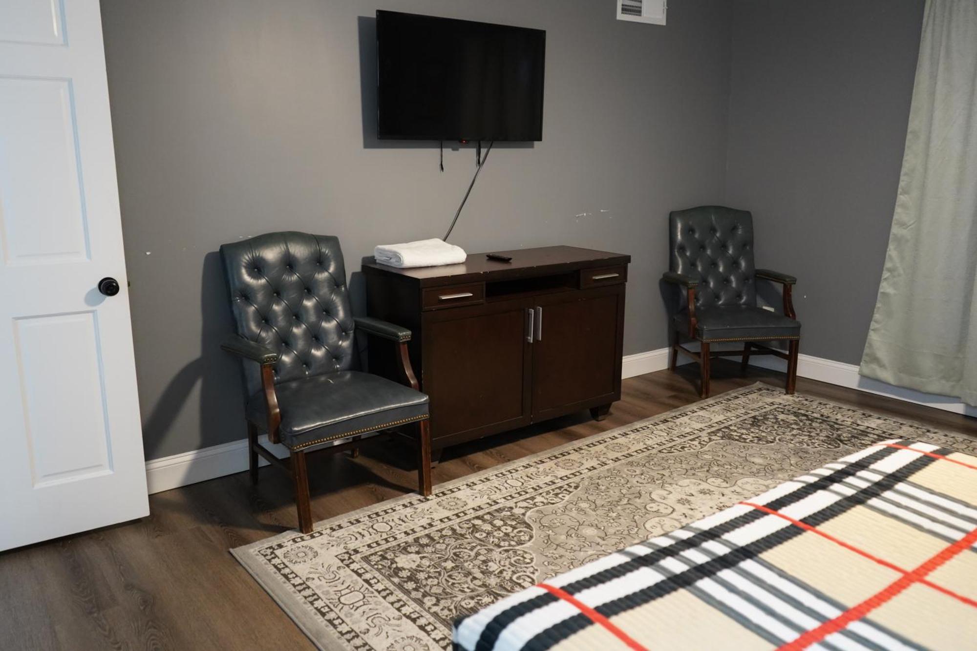 Stylish 4br Prime Location Close To All! *