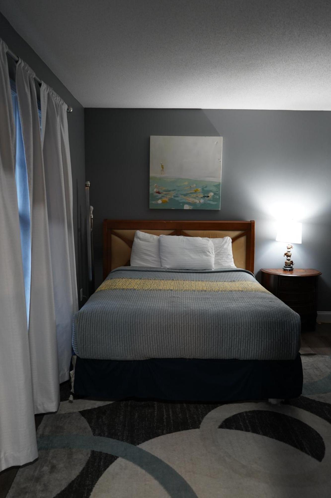 Stylish 4br Prime Location Close To All! *