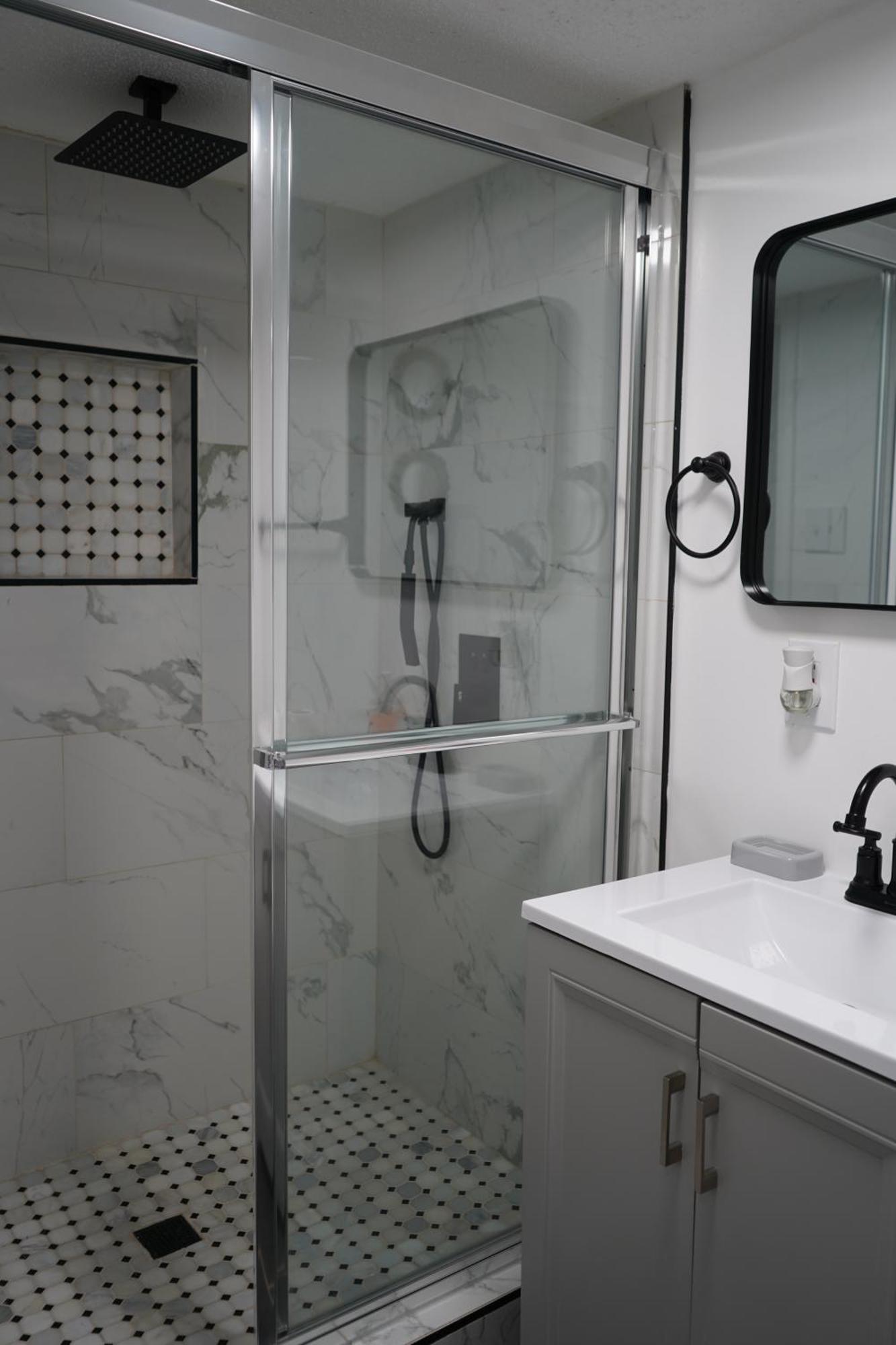 Stylish 4br Prime Location Close To All! Holiday home *