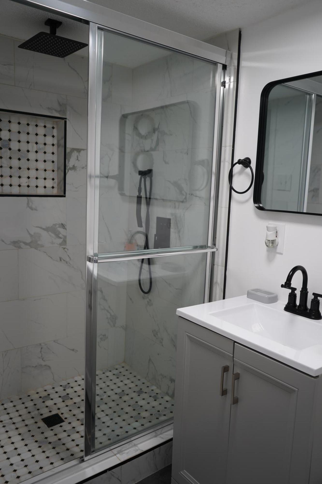 Holiday home Stylish 4br Prime Location Close To All! *