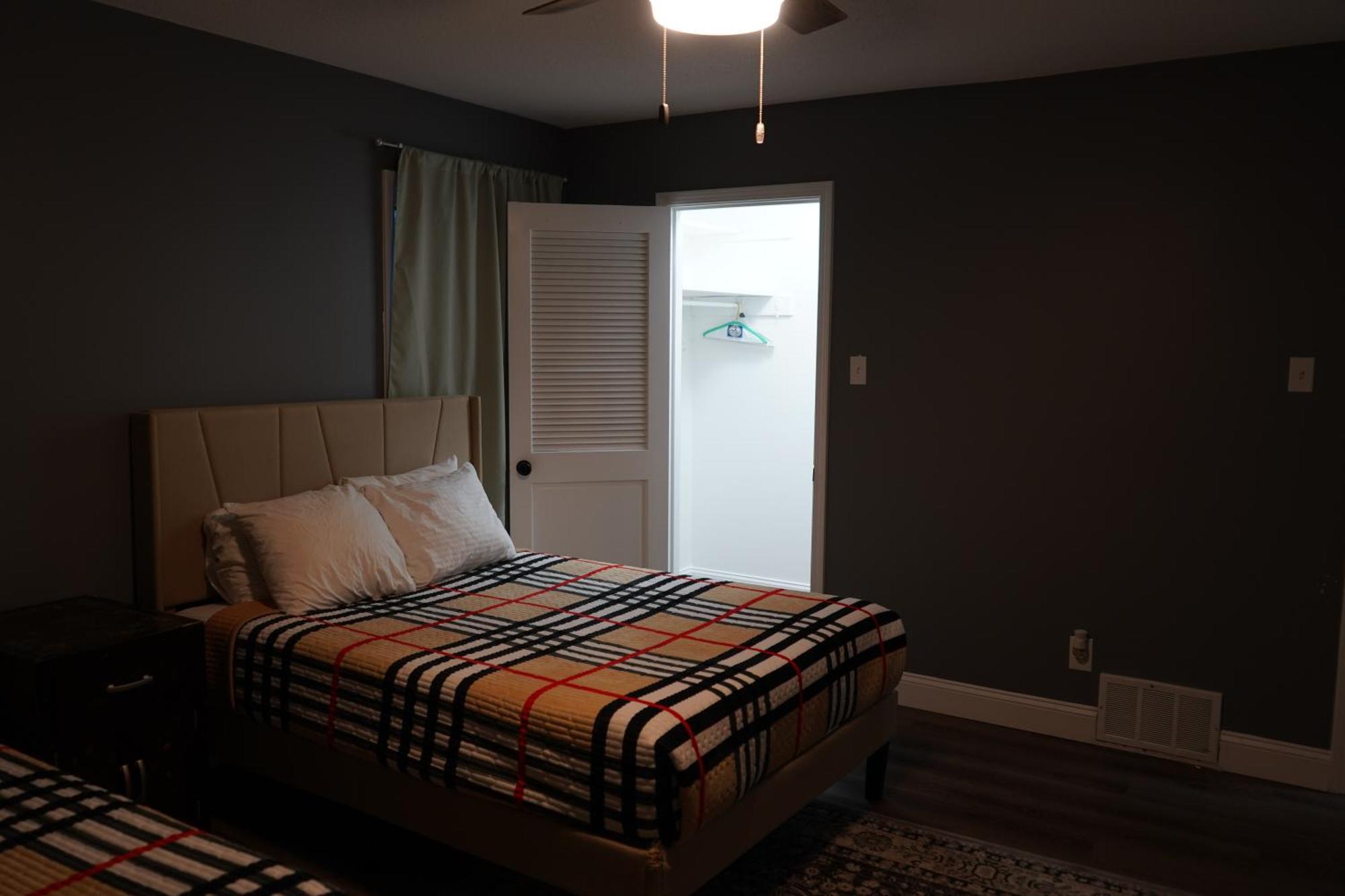 Stylish 4br Prime Location Close To All! Holiday home Memphis