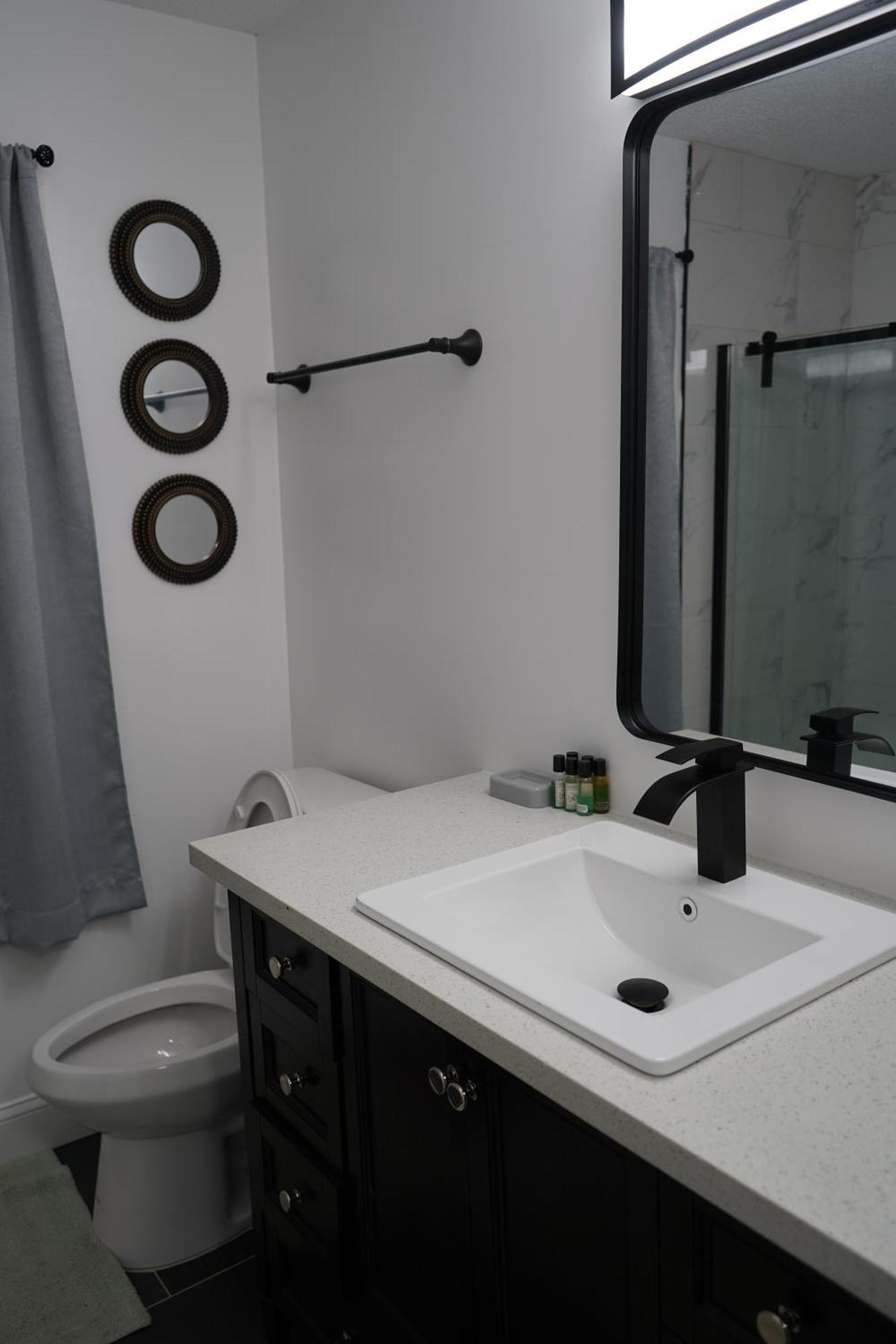 Stylish 4br Prime Location Close To All! *